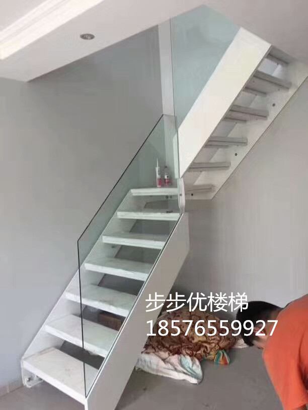 雙梁龍骨簡約造型樓梯